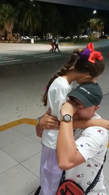 papa e hija abrazo