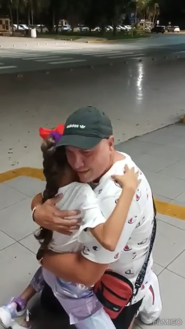 papa e hija , abrazo